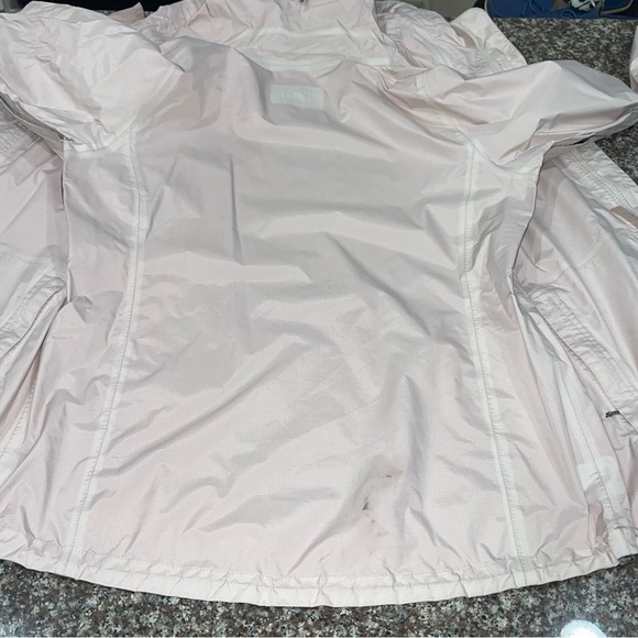 Patagonia Water Proof Jacket - Picture 9 of 16